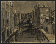 29221 Gezicht vanaf de Gaardbrug te Utrecht op de Oudegracht met de achtergevels van de huizen aan de Lijnmarkt (links) ...